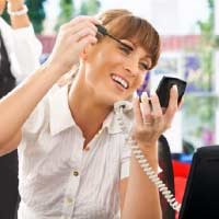 Hindari Kesalahan Make-up Ini Saat ke Kantor