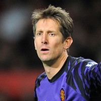 Van der Sar Ingin Terus Bersama MU