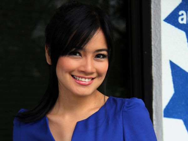 Titi Kamal Berbaju Biru