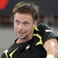 Soderling Susah Payah Lewati Hadangan Pertama