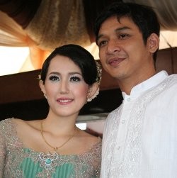 Okie Agustina Senang Pasha Menikah Lagi