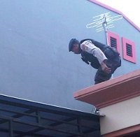 Paket Mencurigakan di Atap Rumah Bidan Kagetkan Warga Samarinda