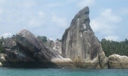 Melintas Pulau di Tanjung Kelayang