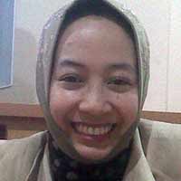 Sri Ambar Yusmeniwati, Ibu 2 Anak yang Kagok Memandikan Bayi