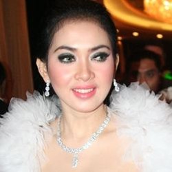 Wow! Kontrak Album Syahrini Dibayar dengan Mobil Mercy Rp 1,1 M