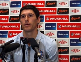 Lawan Ghana, Inggris Dipimpin Barry