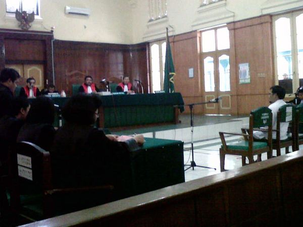 Sidang Perdana Perampok CIMB Niaga Medan