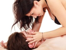 Benarkah Posisi Woman On Top Aman dari Kehamilan?