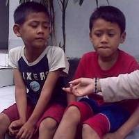 Dua Bocah Nyasar Tak Sengaja Bertemu di Rel