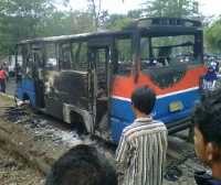 Metromini 47 Hangus Terbakar, Sopir & Kenek Kabur