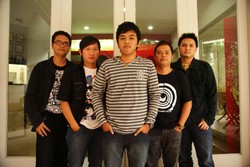 Jikustik Jalan Terus Tanpa Pongki Barata