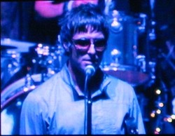 Menurut Liam Gallagher, Twitter Itu Sampah