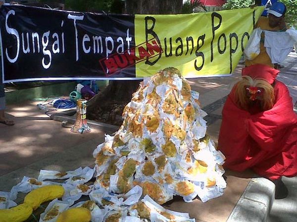 Aksi Peduli Sungai Dari Popok Bayi