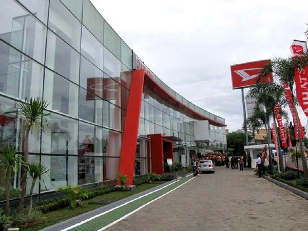 Showroom Rp 30 Miliar Daihatsu