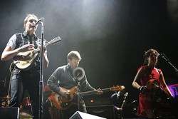 Arcade Fire Membuat Pertunjukan Kejutan di Haiti