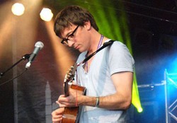 Gitaris Blur Akan Merilis Lagu Untuk Converse