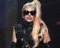 Lady Gaga Jadi Kolumnis Majalah Fashion