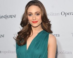 Emmy Rossum Takut Potong Rambut