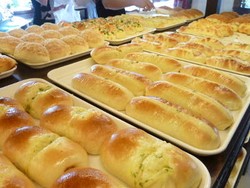 Manis Lembut Floss Roll Cake dari Kampung Keling