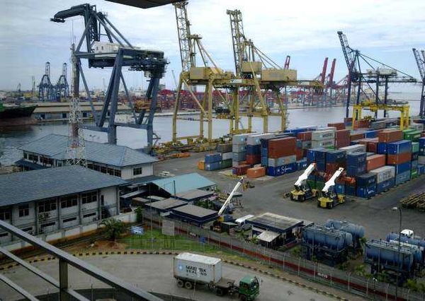 Melongok Terminal Peti Kemas Terbesar RI