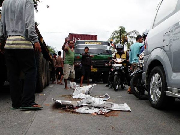 Kakak Beradik Tewas Terlindas Trailer