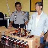 Puluhan Botol Mansion dan Vodka Diamankan Polisi