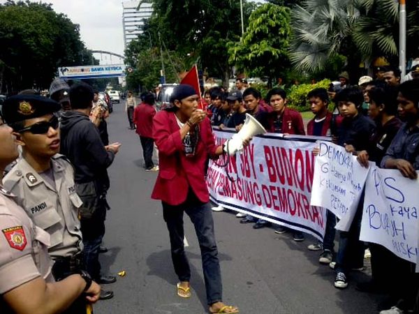 Mahasiswa Tuntut SBY-Boediono Turun