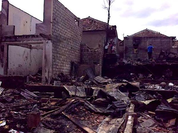 6 Rumah Hangus Terbakar