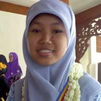 Peraih Medali Emas Lomba Matematika Dikenal Sebagai Siswi Rendah Hati