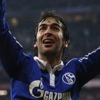 Magath Pergi, Raul Tetap Setia Schalke