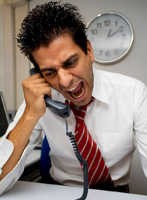 Terteror Debt Collector Bank, dari Telepon Hingga Kata-kata Kasar