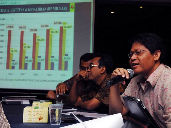 PLN Umumkan Laba 2010