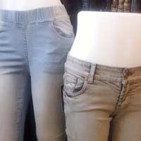 Bergaya Press Body Ala Skinny Jeans dan Jumpsuit