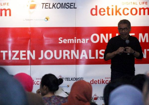 Seminar Online Media di Makassar