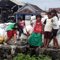 Kampung yang Bergumul dengan Sampah