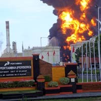 Tangki Pertamina di Cilacap Mulai Meleleh, Tapi Masih Keluarkan Api