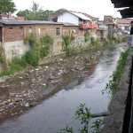 Pemkot Akan Galakkan Kembali Denda Buang Sampah ke Sungai