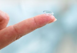 Kenapa Tidak Boleh Pakai Lensa Kontak Saat Tidur?