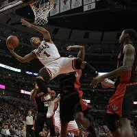 Rose Pimpin Bulls Atasi Raptors 