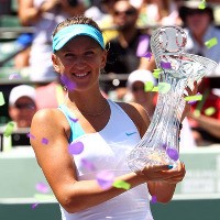 Tundukkan Sharapova, Azarenka Juara