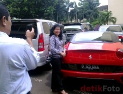 Diiringi Decak Kagum Penonton , Ferrari & Mercy Malinda Dibawa ke Cilincing