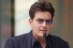 Pertunjukan Perdana Charlie Sheen Tidak Disambut Dengan Baik di Detroit