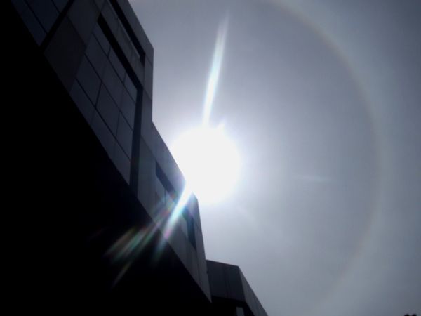 Matahari Halo Hiasi Jakarta