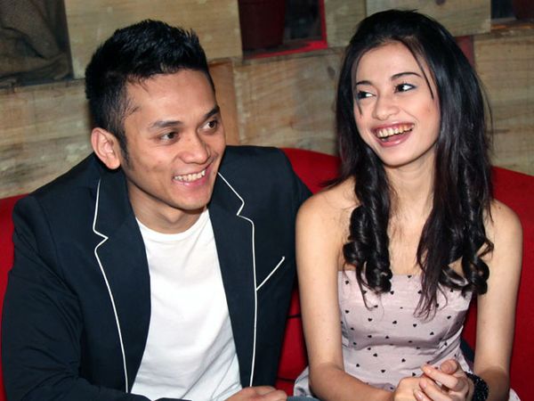 Angie Virgin Kompak Bareng Suami Angie Virgin Kompak Bareng Suami