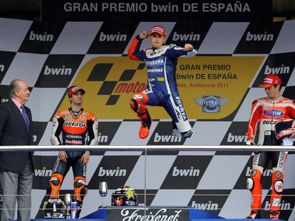 Penuh Insiden, Lorenzo Berjaya