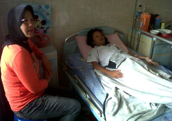 Belasan Siswa SD Keracunan Kue Ultah 