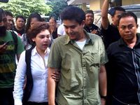 Anak dan Keluarga Jenguk Malinda