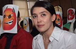 Rieke Jadi Saksi Ahli, Aksi Topeng Warnai Sidang