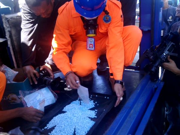 BNN Musnahkan Barbuk Narkoba Eric Chan