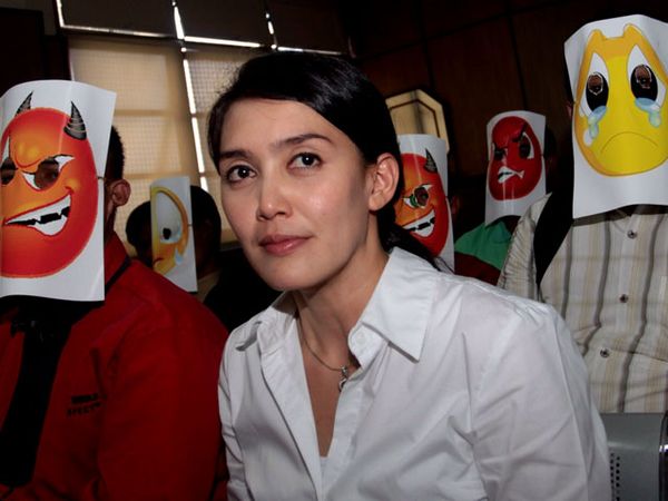 Rieke Bersaksi, Warga Bertopeng Beraksi